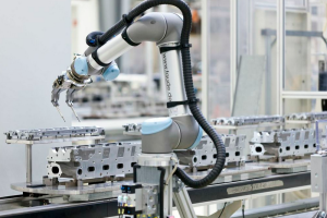 First Robot Collaborates Directly with Employees at VW Plant
