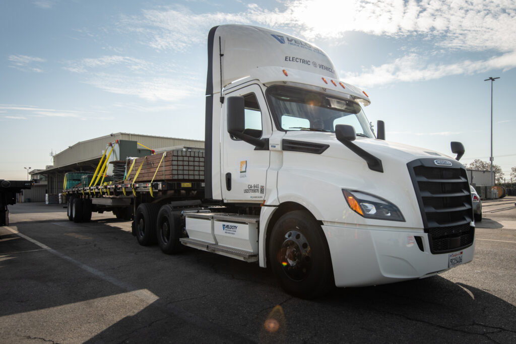 Volvo Trucks VNR Electric