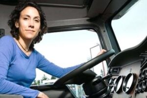 Trucking Industry Beckons Women Seeking New Careers