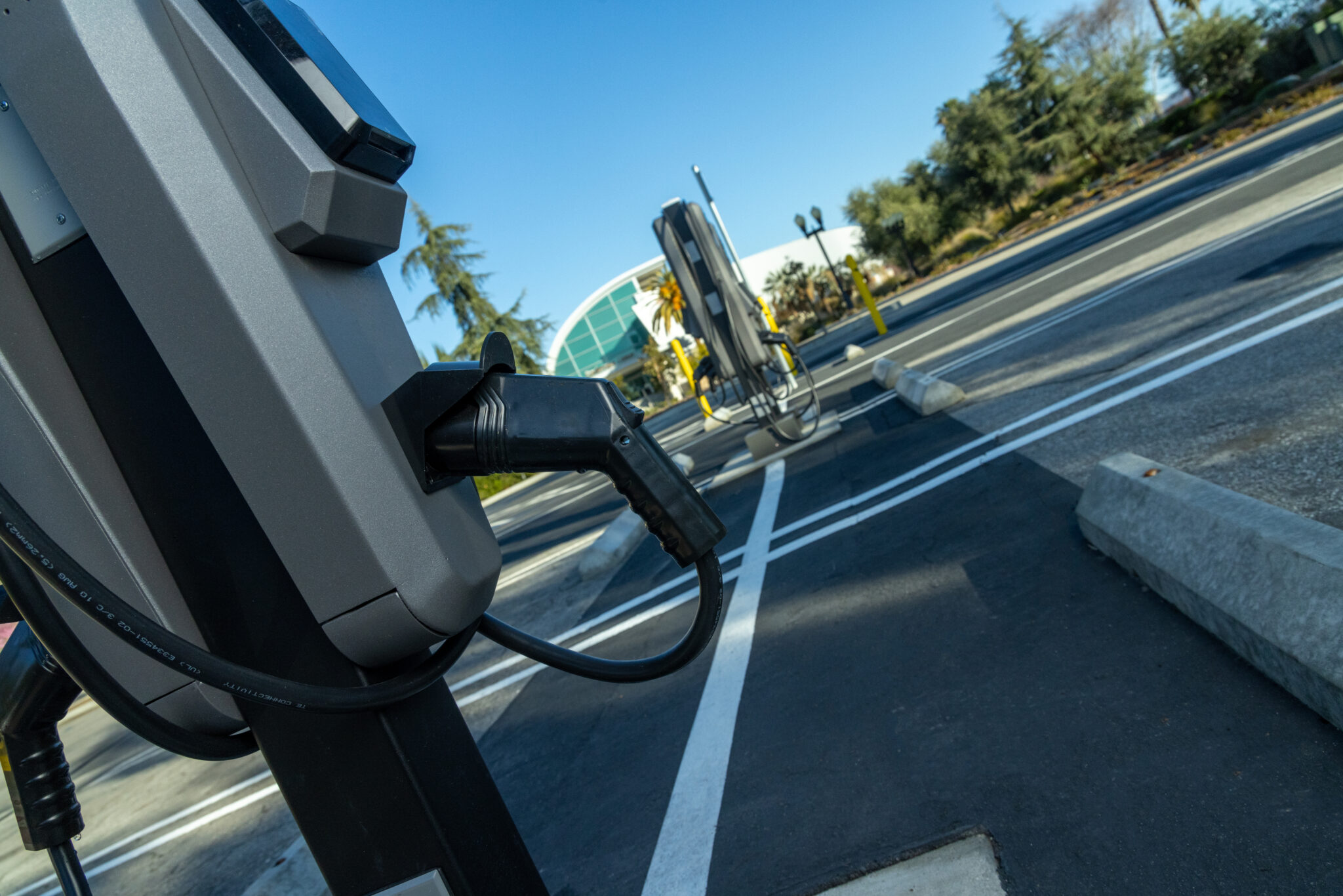 sce-launches-program-to-install-38-000-ev-chargers-fleet-news-daily
