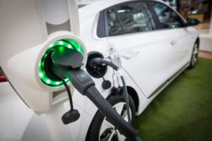 Universal Technical Institute Launches Electric Vehicle Technician Training to Meet Increasing Demand