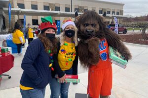 Love’s Travel Stops and Operation Homefront distribute holiday meal kits to military families