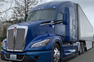 Kenworth Donates T680 Next Generation with PACCAR Powertrain as 2022 “Transition Trucking: Driving for Excellence” Award