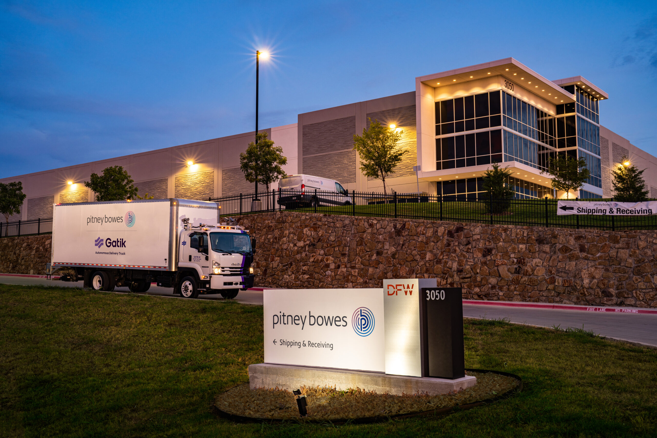 Gatik And Pitney Bowes Partner To Deploy Autonomous Trucks For Ecommerce Shipments In Dallas 9265