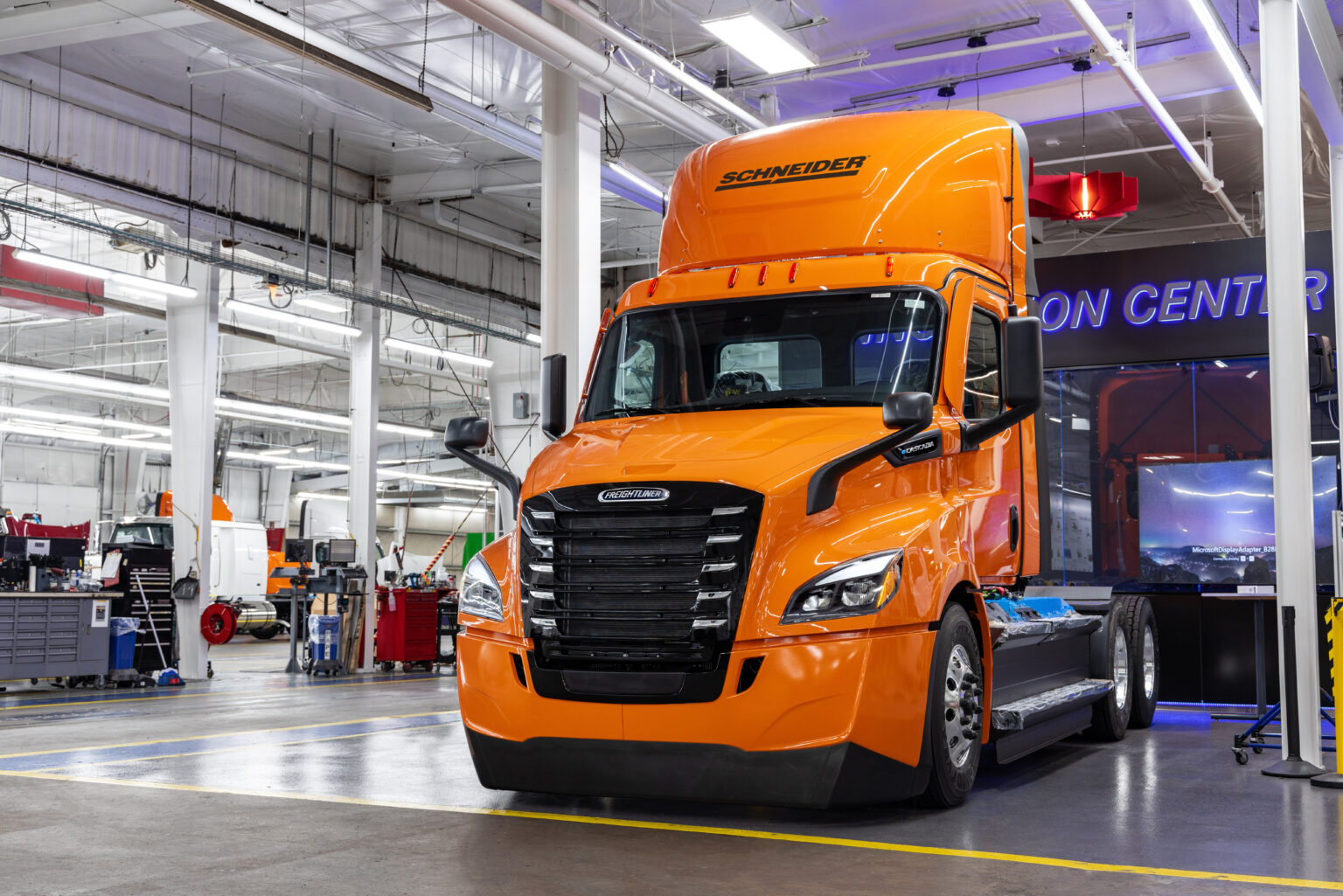 schneider-to-add-nearly-100-battery-electric-trucks-to-its-fleet