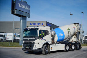 <strong>Volvo Trucks and CEMEX Unveil First Fully Electric Heavy Concrete Mixer Truck</strong>