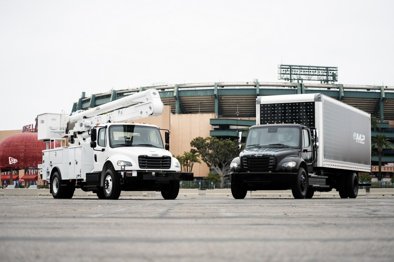 Daimler Truck North America Unveils Freightliner EM2, The Versatile ...