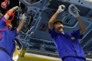 Analysts Forecast Strong Class 8 Production and Sales to Exhaust Pent-up Demand in 2023