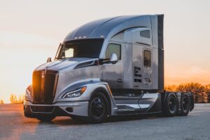 Kenworth Donates T680 Signature Edition Anniversary Truck as 2023 “Transition Trucking: Driving for Excellence” Award
