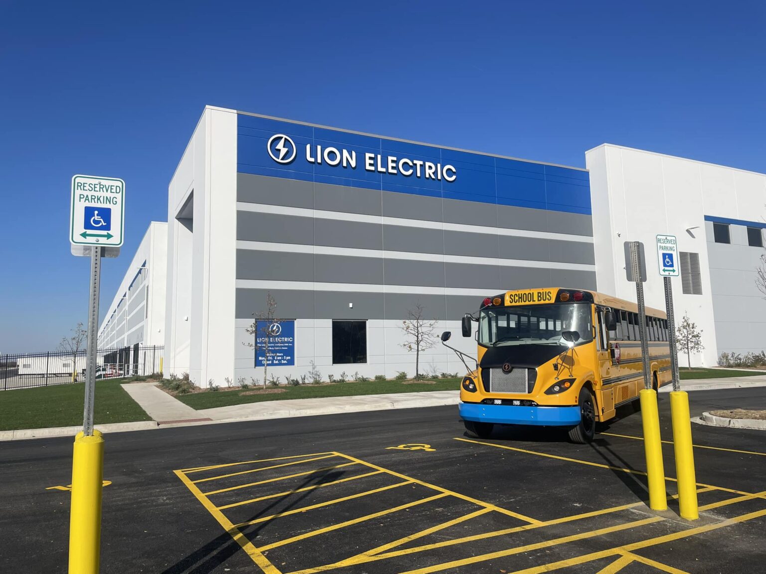 Lion Electric Opens Largest All Electric Us Manufacturing Facility 
