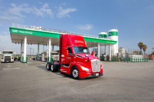 Knight Transportation and Clean Energy Demonstrate Ultra-Low Carbon Fuel Through Cummins X15N Natural Gas Powertrains