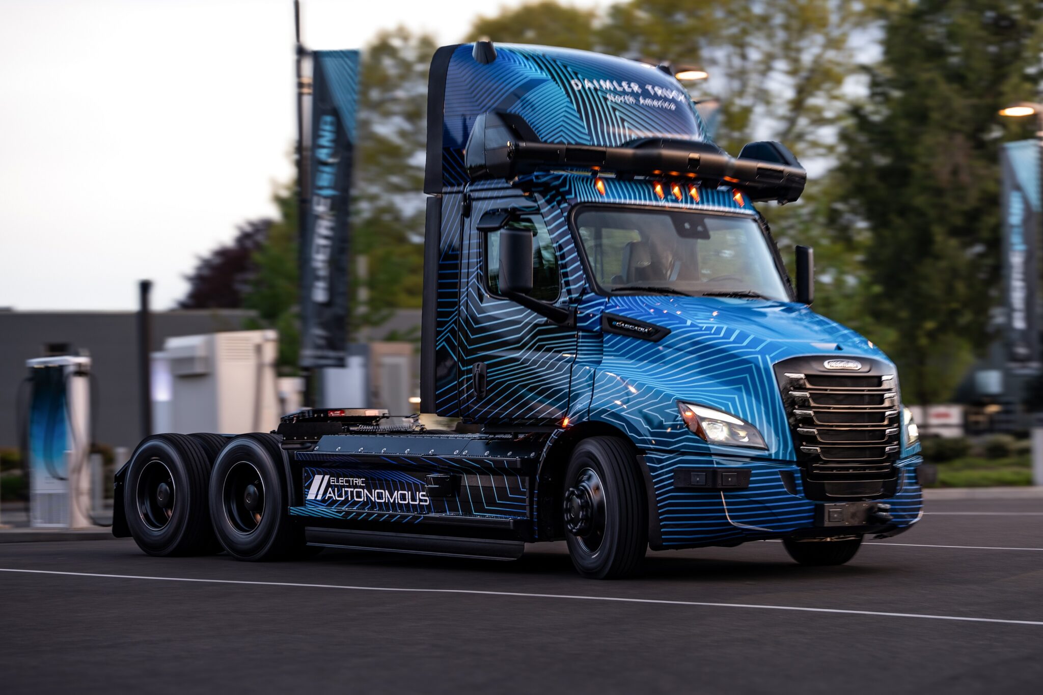 Daimler Truck unveils battery electric autonomous Freightliner ...